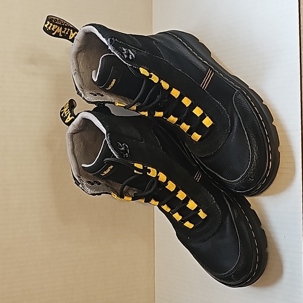 Doc Martens men's size 6 ladies size 7